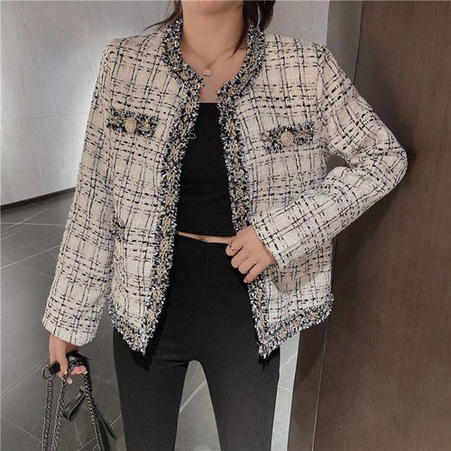 Damen nan kurze Bouclé-Tweedjacke im klassischen Schnitt mit Fransenbesatz und Zierknöpfen Drune