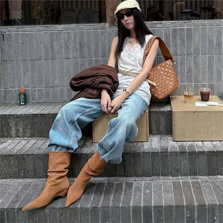 Damen Midcalf Slouch‑Stiefel aus Veloursleder mit spitzer Zehenpartie und sculpted Kitten‑Absatz Drune