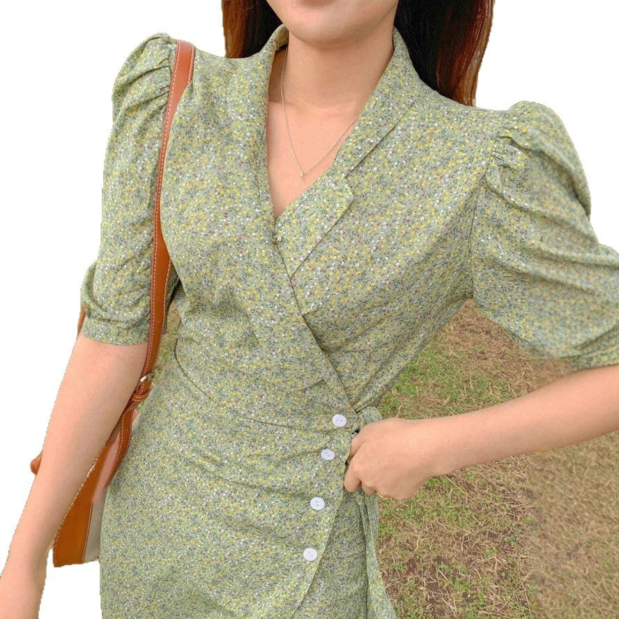 Damen Wickelkleid mit charmanten Puffärmeln und eleganten Knopfdetails Drune