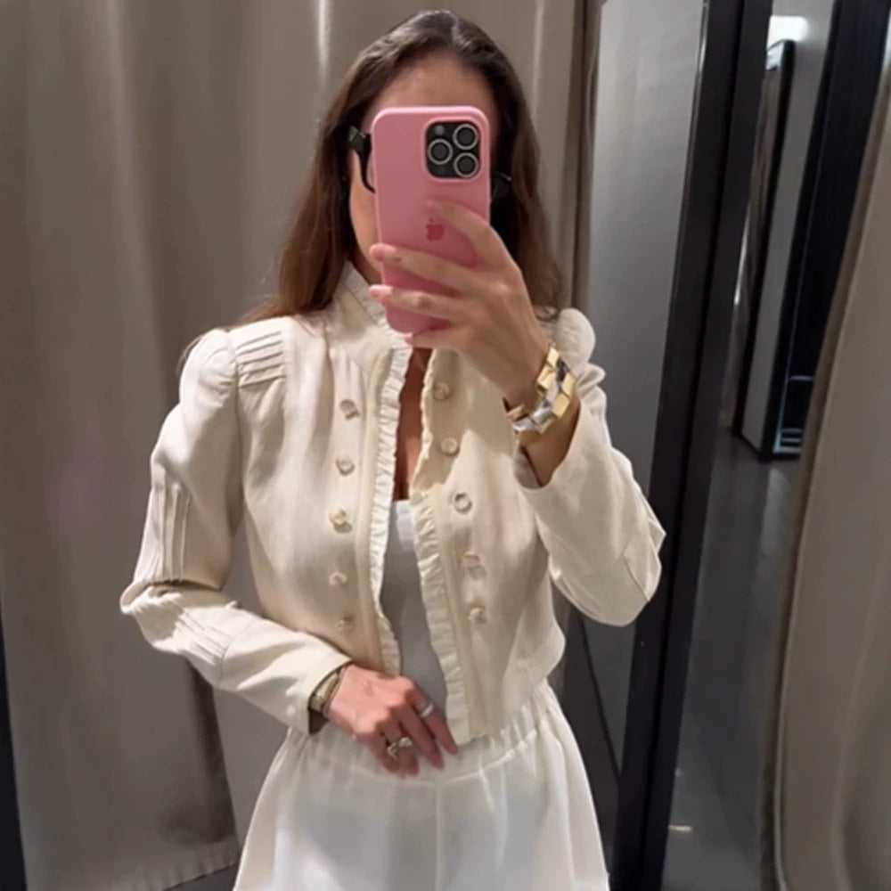 Damen Kurzjacke im Cropped‑Format mit Rüschenblende, Puffärmeln und doppelreihiger Knopfleiste Drune
