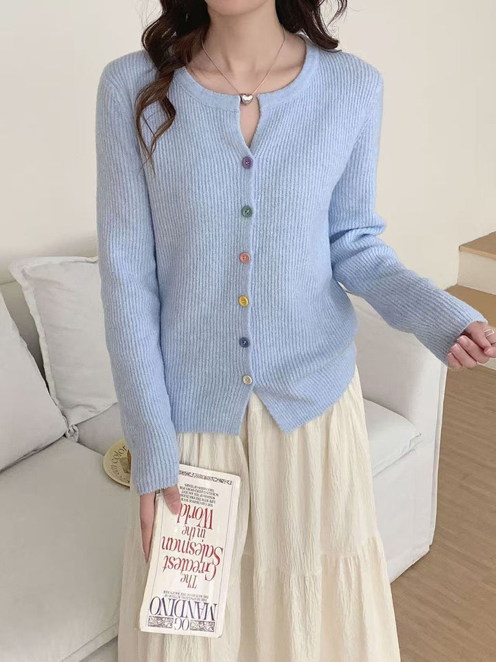 Damen kuscheliga Strickjacke mit bunten Knopfdetails und feiner Rippstruktur Drune
