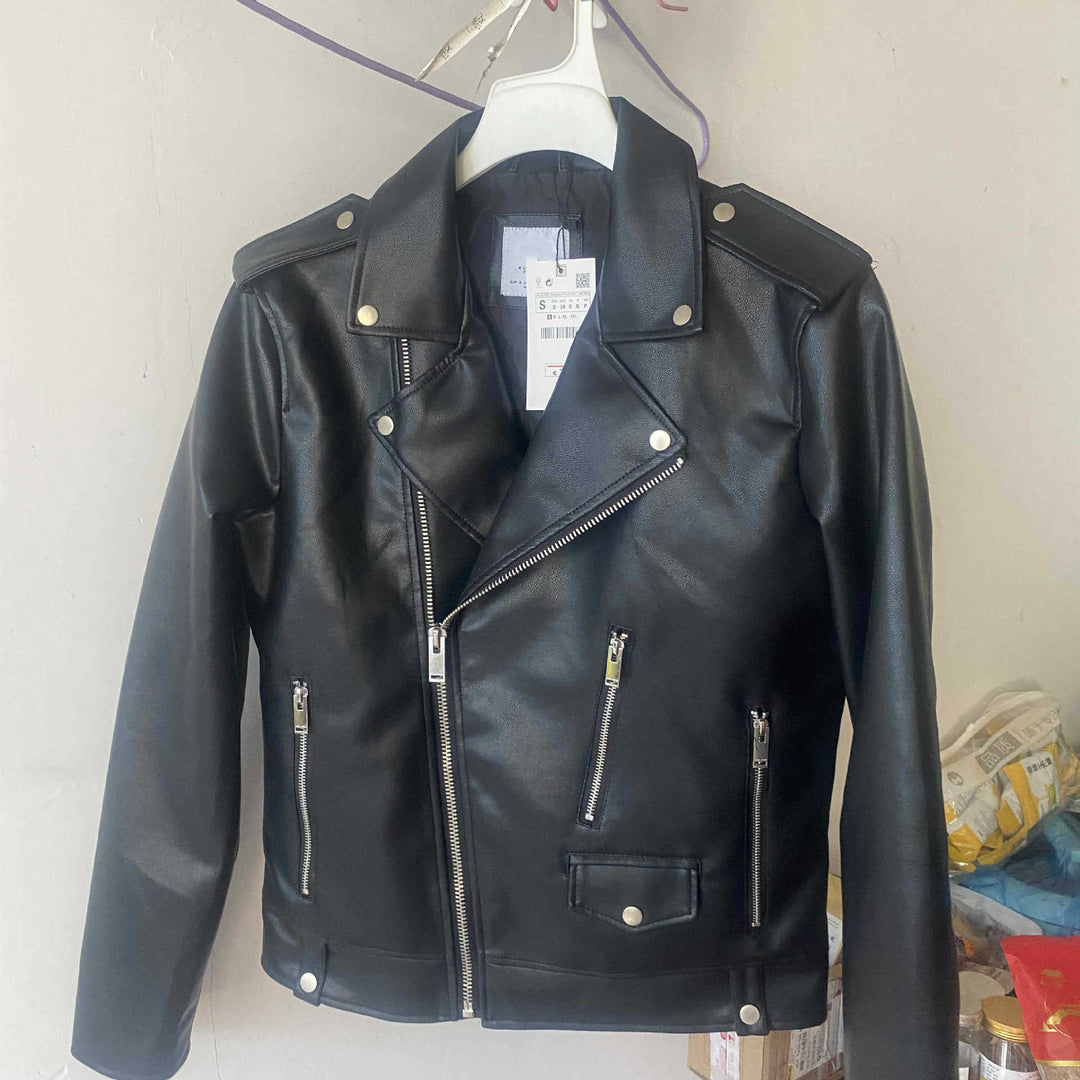 Damen Bikerjacke in veganer Lederoptik mit asymmetrischer Reißverschlussfront und Schulterklappen Drune
