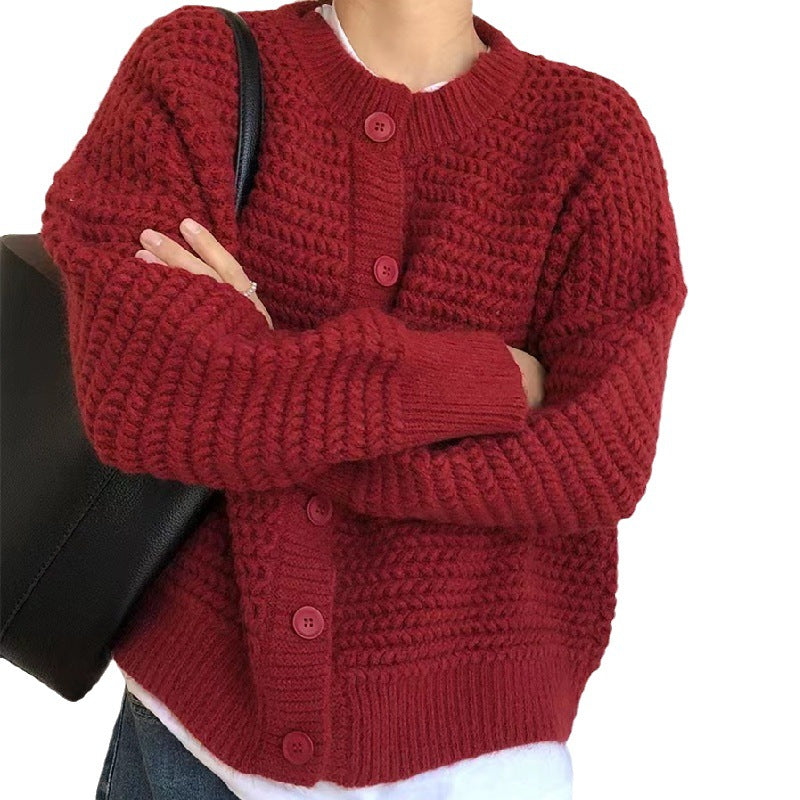 Damen Kuschelige Strickjacke mit kunstvollem Zopfmuster und großen Knöpfen Drune