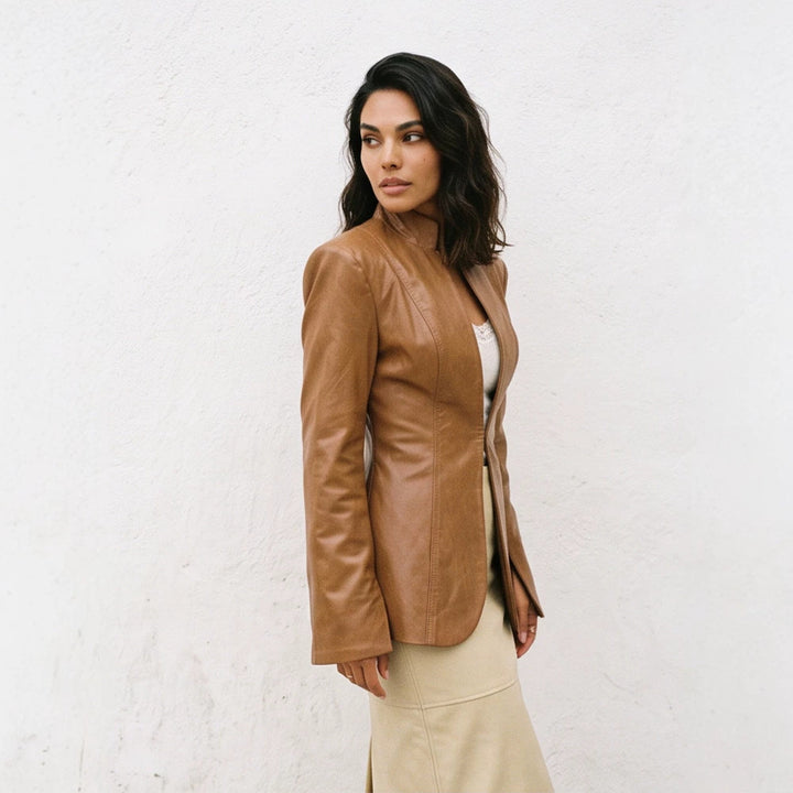 Damen taillierter Veganleder‑Blazer mit sculpted Nähten und Stehkragen Drune