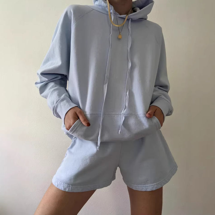 Damen lässiges Kapuzenoberteil und Shorts Set mit praktischen Taschen