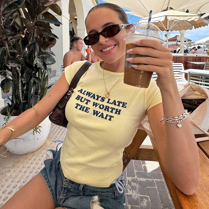 Damen Kurzes Statement T-Shirt mit Rundhalsausschnitt Drune