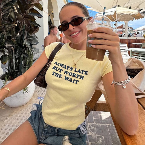 Damen Kurzes Statement T-Shirt mit Rundhalsausschnitt Drune