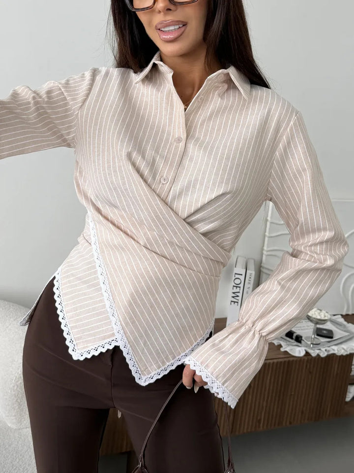 Damen nan taillierte Wickelbluse mit Spitzenrand und feinen Längsstreifen Drune
