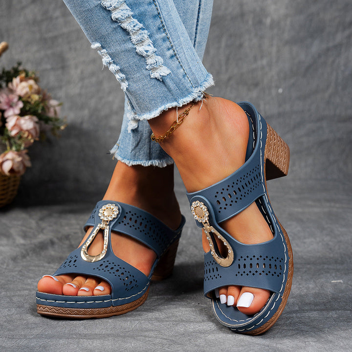 Damen Komfortable Plateau-Sandalen mit dekorativem Riemendesign und Schmuckdetail Drune
