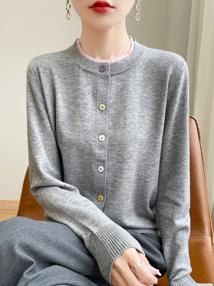 Damen Leichter Feinstrick-Cardigan mit Rundhalsausschnitt und bunten Knöpfen Drune