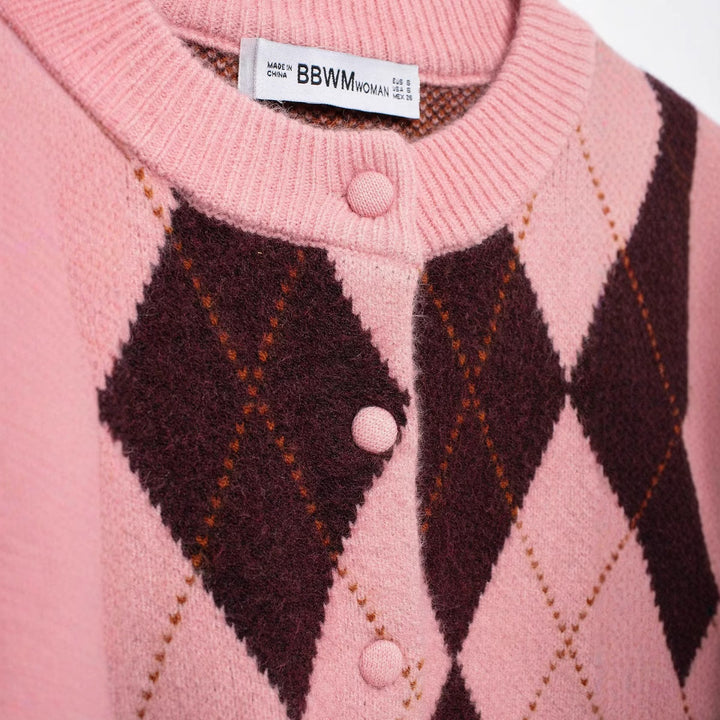 Damen Kurze Rauten‑Argyle‑Strickjacke mit Rundhals und stoffbezogenen Knöpfen Drune