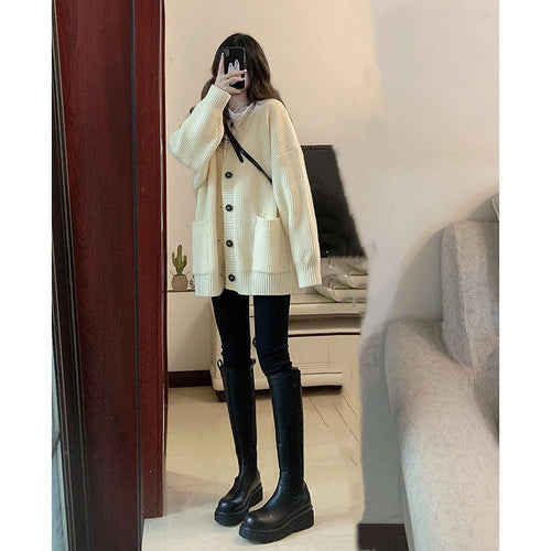 Damen Grobstrickjacke mit großen Taschen und Knopfdetails Drune