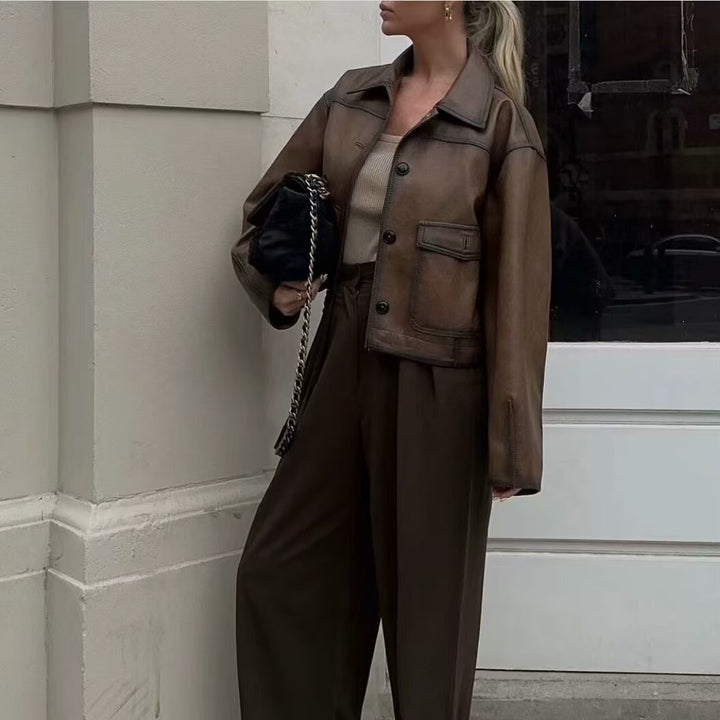 Damen Kurzjacke aus veganer Lederoptik im kastenförmigen Worker Look Drune