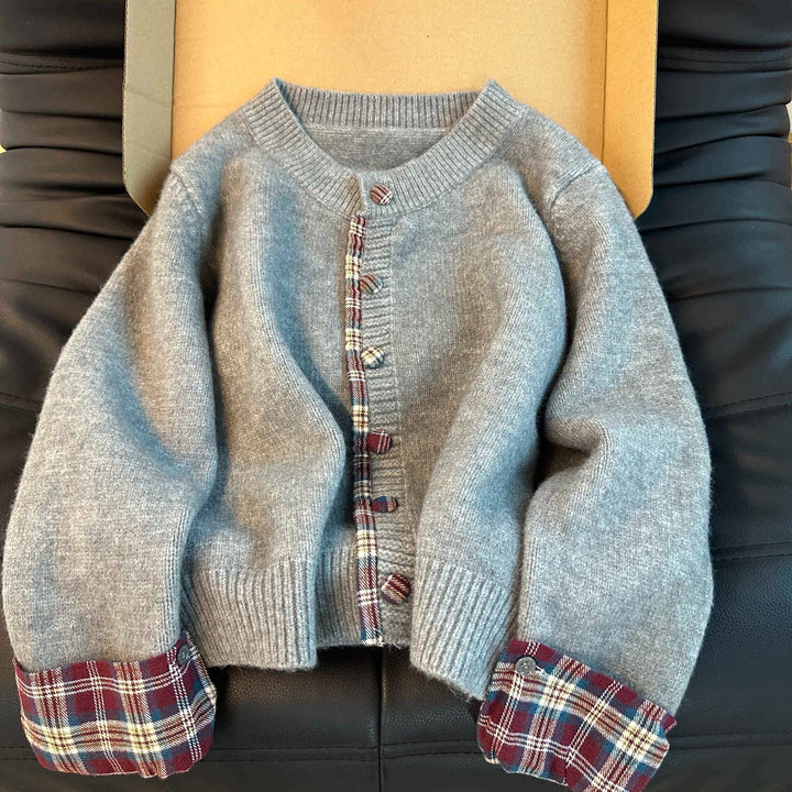 Damen modische Strickjacke mit Karomuster und praktischen Knöpfen Drune