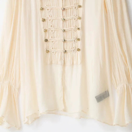 Damen Bluse im Military‑Plastron‑Look mit Stehkragen und Plisséeärmeln Drune