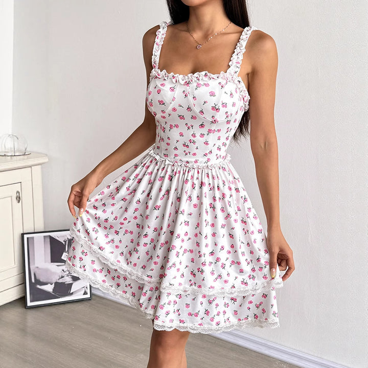 Damen verspieltes Sommerkleid mit rüschendetails und floralem Muster Drune