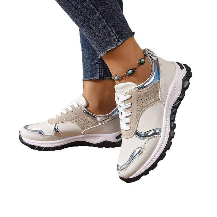 Damen modischer City-Chunky-Sneaker mit Metallic-Akzenten, Ziernieten und dämpfender Leichtsohle Drune