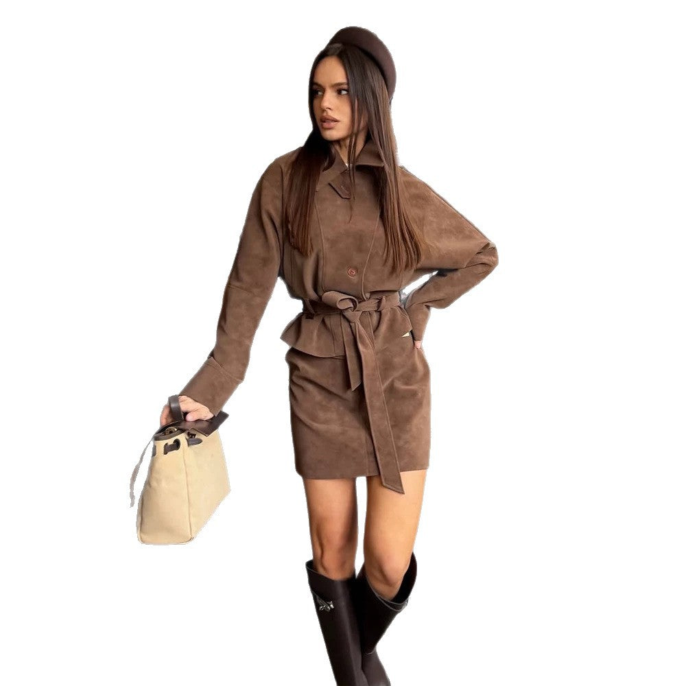 Damen Kurzes Veloursleder‑Set: Taillierter Blouson mit Stehkragen & passendem Minirock Drune
