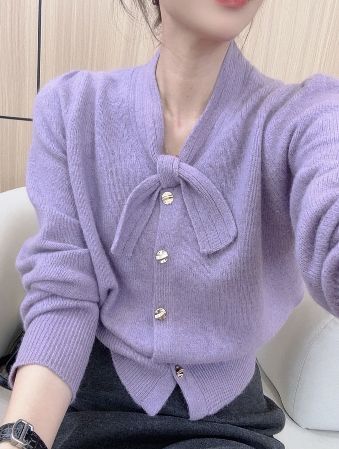 Damen elegante Strickjacke mit Schleifenakzent und hochwertigen Knöpfen Drune