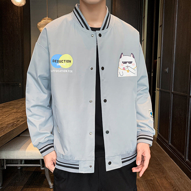 Herren Lässige College‑Bomberjacke im Windbreaker‑Stil mit Cartoon‑Patch und gestreiften Rippbündchen Drune