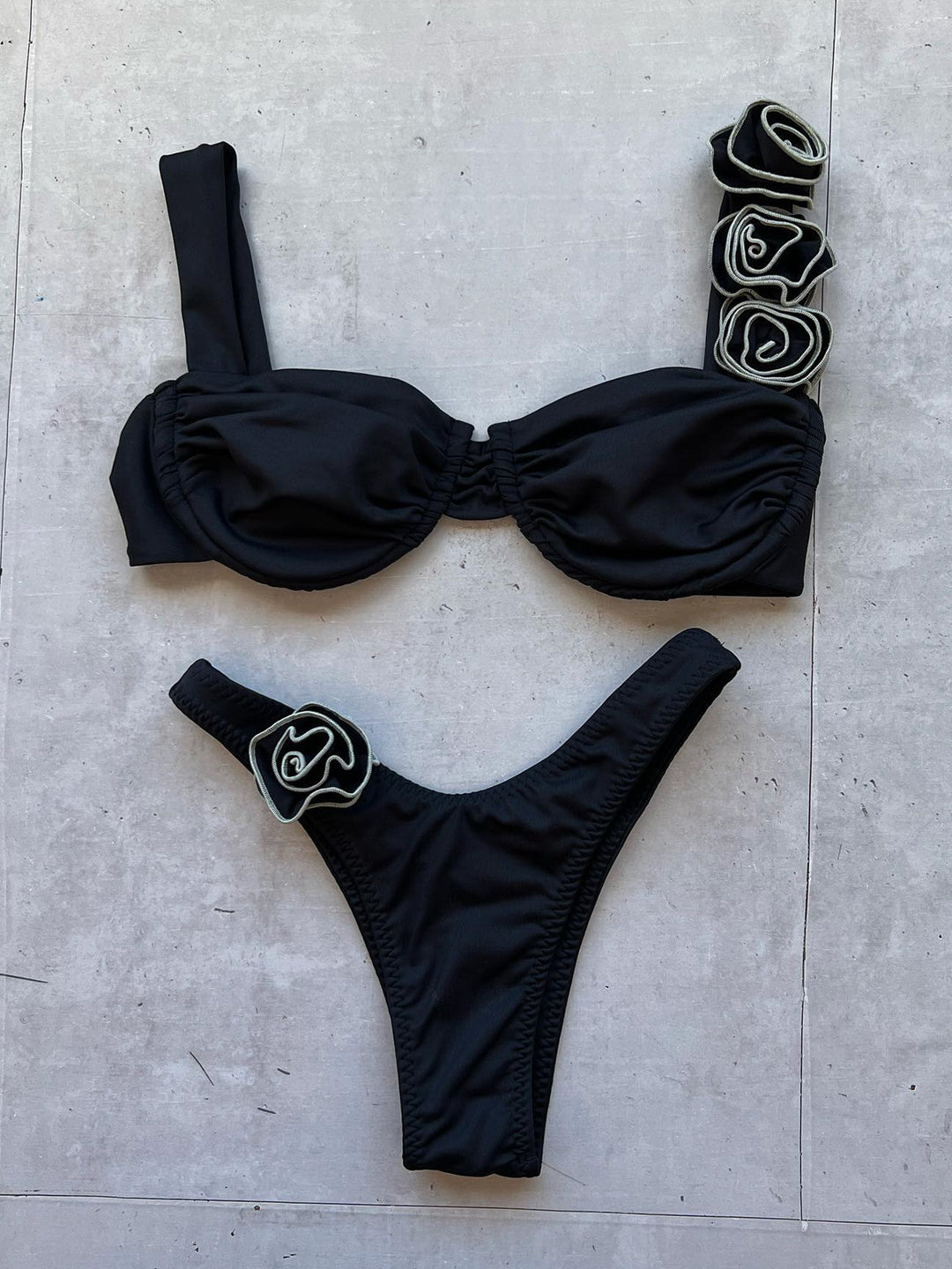 Damen Bikini mit dekorativen Blumenakzenten Drune
