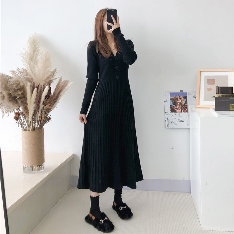 Damen Strickkleid mit V-Ausschnitt und dekorativen Knopfdetails Drune