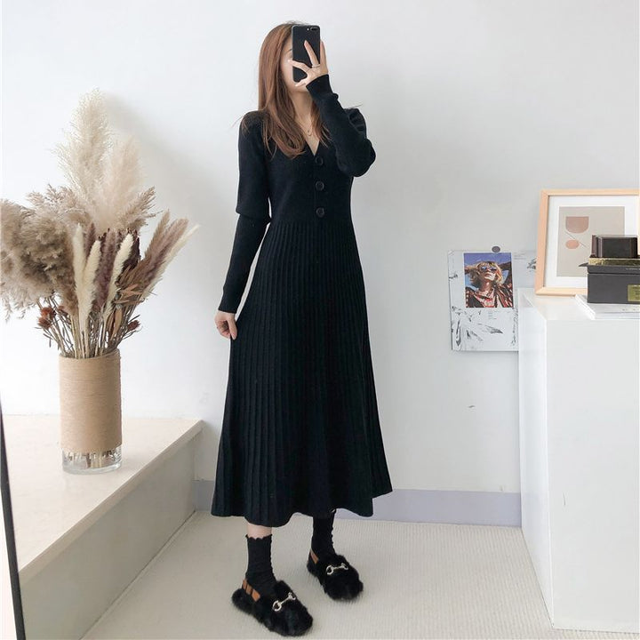 Damen Strickkleid mit V-Ausschnitt und dekorativen Knopfdetails Drune