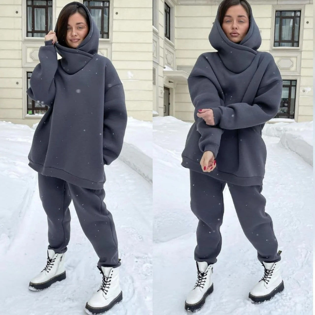 Damen Oversize-Fleece-Set mit voluminöser Schlauchkapuze, geschwungenem Schalkragen und komfortabler Joggerhose Drune
