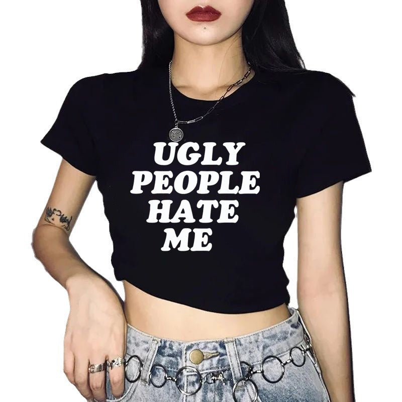 Damen Crop-T-Shirt mit individuellem Motorradmotiv und elegantem Schriftzug Drune