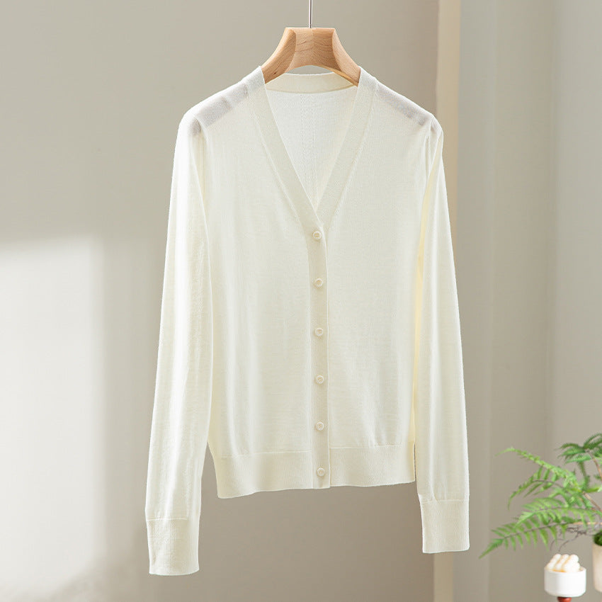 Damen Minimalistischer Merino‑Blend Cardigan mit V‑Ausschnitt und feinen Rippabschlüssen Drune