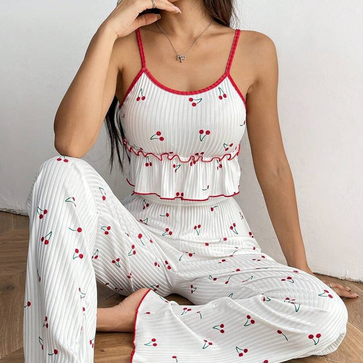 Damen Schlafanzug-Set mit fruchtigem Erdbeer-Muster und Rüschendetails Drune