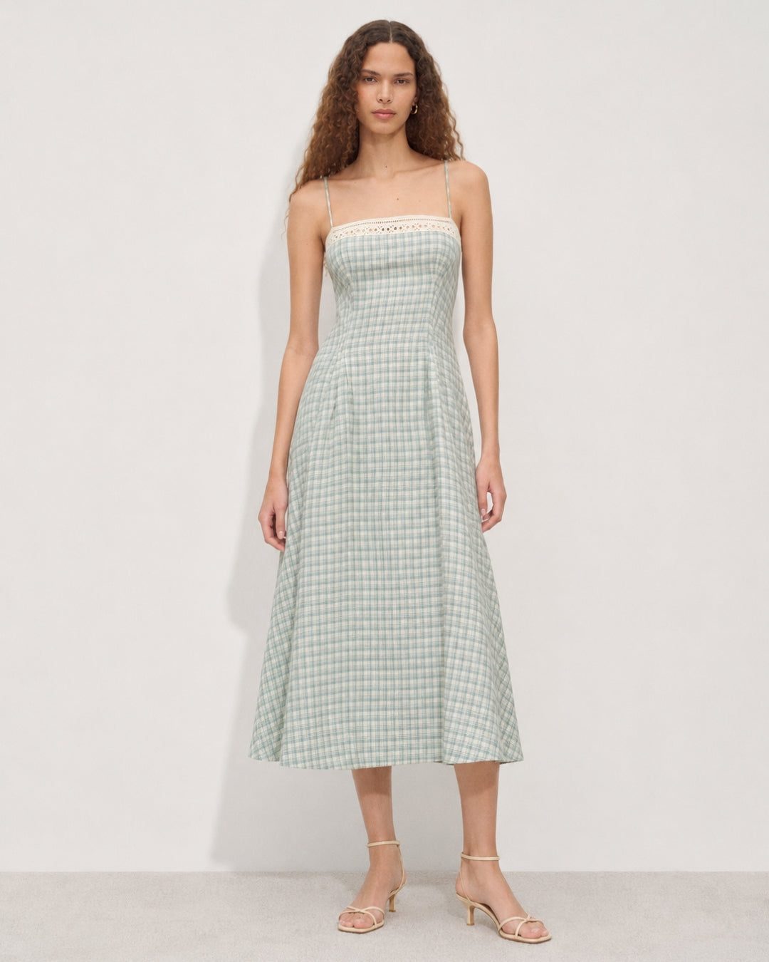 Damen nan Vintage-inspiriertes Midikleid mit schmalen Spaghettiträgern, Spitzenpassé und ausgestelltem Tellerrock Drune