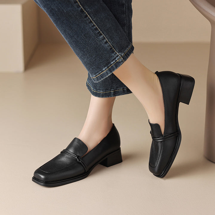 Damen Mokassins mit eleganter Lederverarbeitung und stilvollen Bindegürtel Drune