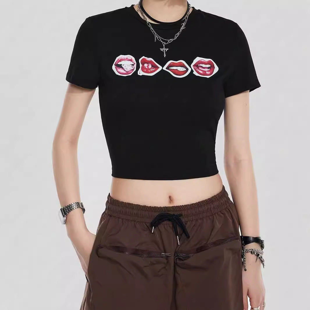 Damen Crop-T-Shirt mit kreativem Lippenmotiv und figurbetontem Schnitt Drune