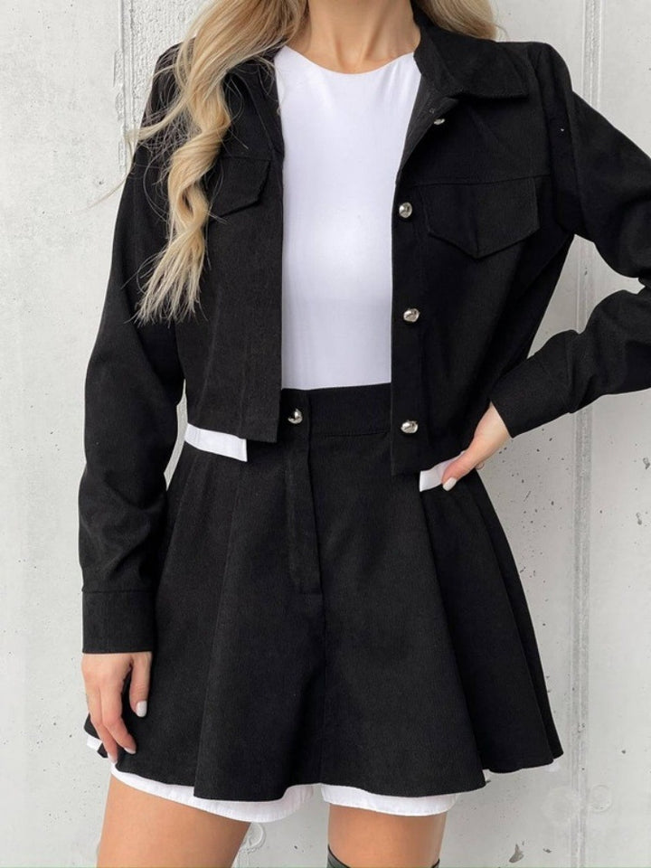 Damen kurzes Cordjacken- und Faltenrock-Set mit taillenhohem Faltenrock und cropped Hemdjacke Drune
