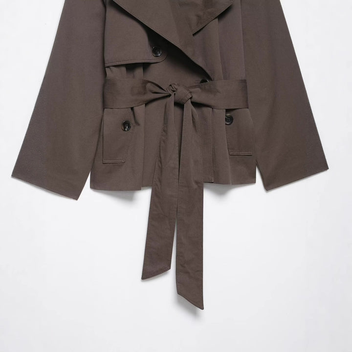 Damen 300+ kurzer Cropped‑Trenchblouson mit weiten Revers, Bindegürtel und Pattentaschen Drune
