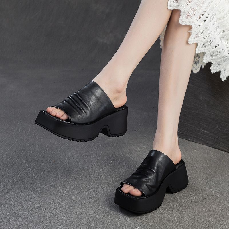 Damen Gepolsterte Plateau‑Slides mit skulptierter Profilsohle und gerafftem Lederoberschuh Drune