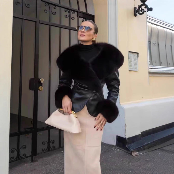 Damen Kurzjacke aus Kunstleder mit voluminösem Faux-Fur-Kragen und Fellmanschetten Drune