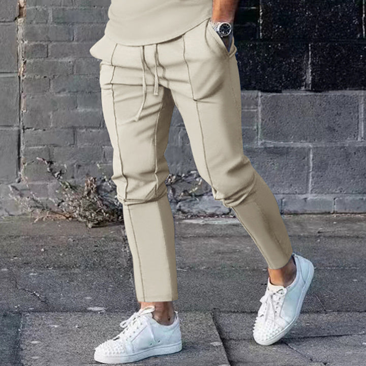 Herren nan eng anliegendes Langarmshirt aus Baumwollstretch mit Rundhalsausschnitt und körperbetonter Passform Drune