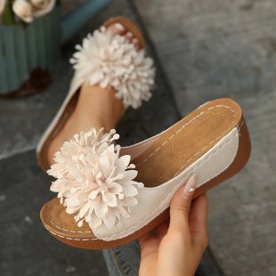 Damen Komfortable Sandalen mit floralen Applikationen Drune