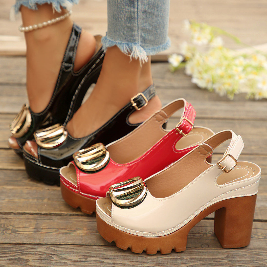 Damen Plateau-Slingback-Sandaletten mit glossy Lackfinish, goldener Zierplatte und profiliertem Lug-Sohlensystem Drune