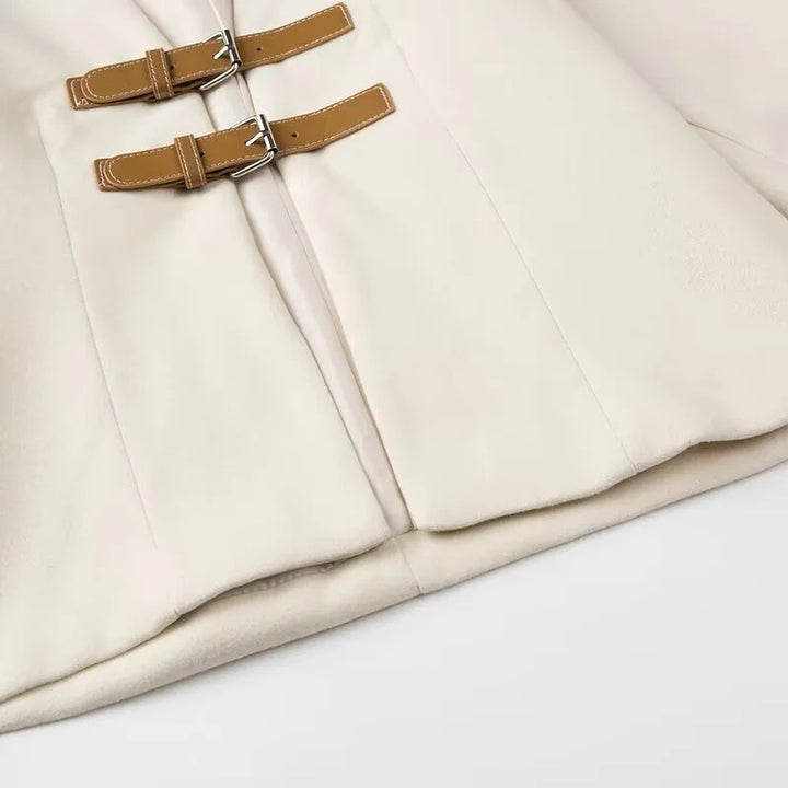 Damen nan kurz geschnittene Jacke mit V-Ausschnitt, zweifachem Schnallenverschluss und kastiger Silhouette Drune