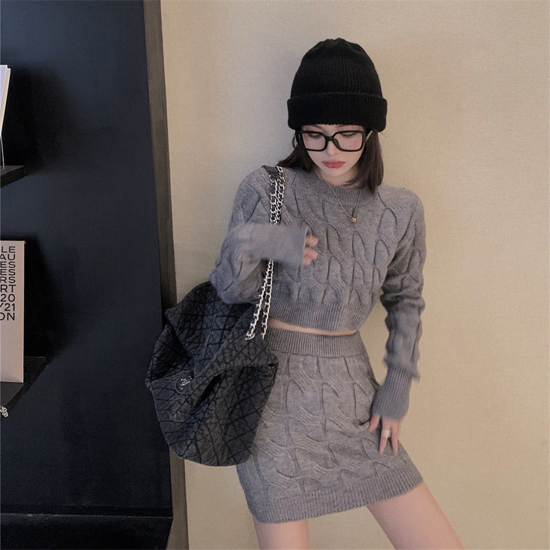 Damen Strickensemble mit cropped Oberteil und tailliertem Rock Drune