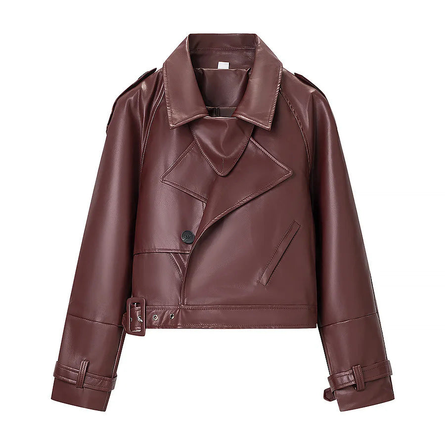 Damen nan kurzer taillierter Bikerblouson aus veganem Lederimitat mit Schalkragen, Taillengürtel und verstellbaren Manschetten Drune