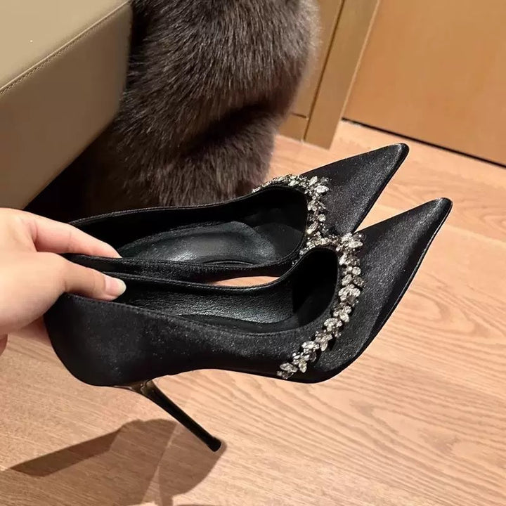 Damen Luxuriöse Lackpumps mit spitzem Zehenbereich und Strassbesatz Stiletto-Absatz Drune