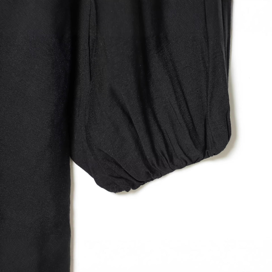 Damen Kurzkleid mit tiefem V‑Ausschnitt, Empire‑Taillenband und weiten Ballonärmeln Drune