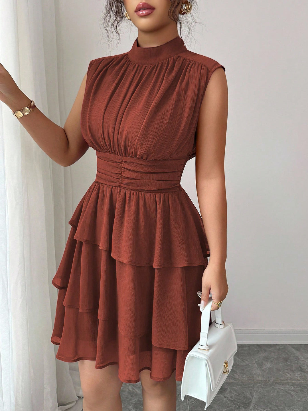 Damen Ärmelloses Chiffon-Stufenkleid mit Stehkragen und taillierter Raffung Drune