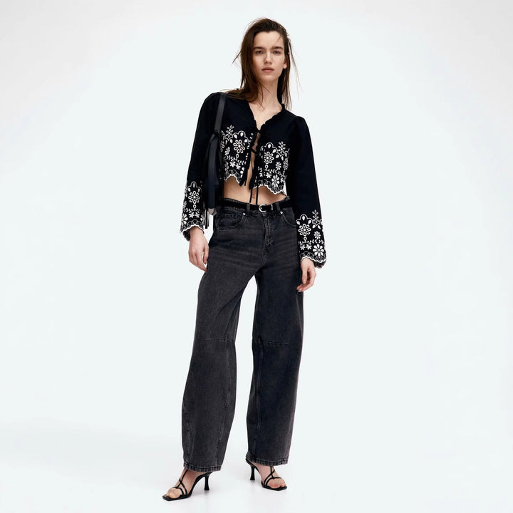 Damen elegante Bluse mit floralen Stickereien und Rüschen Drune