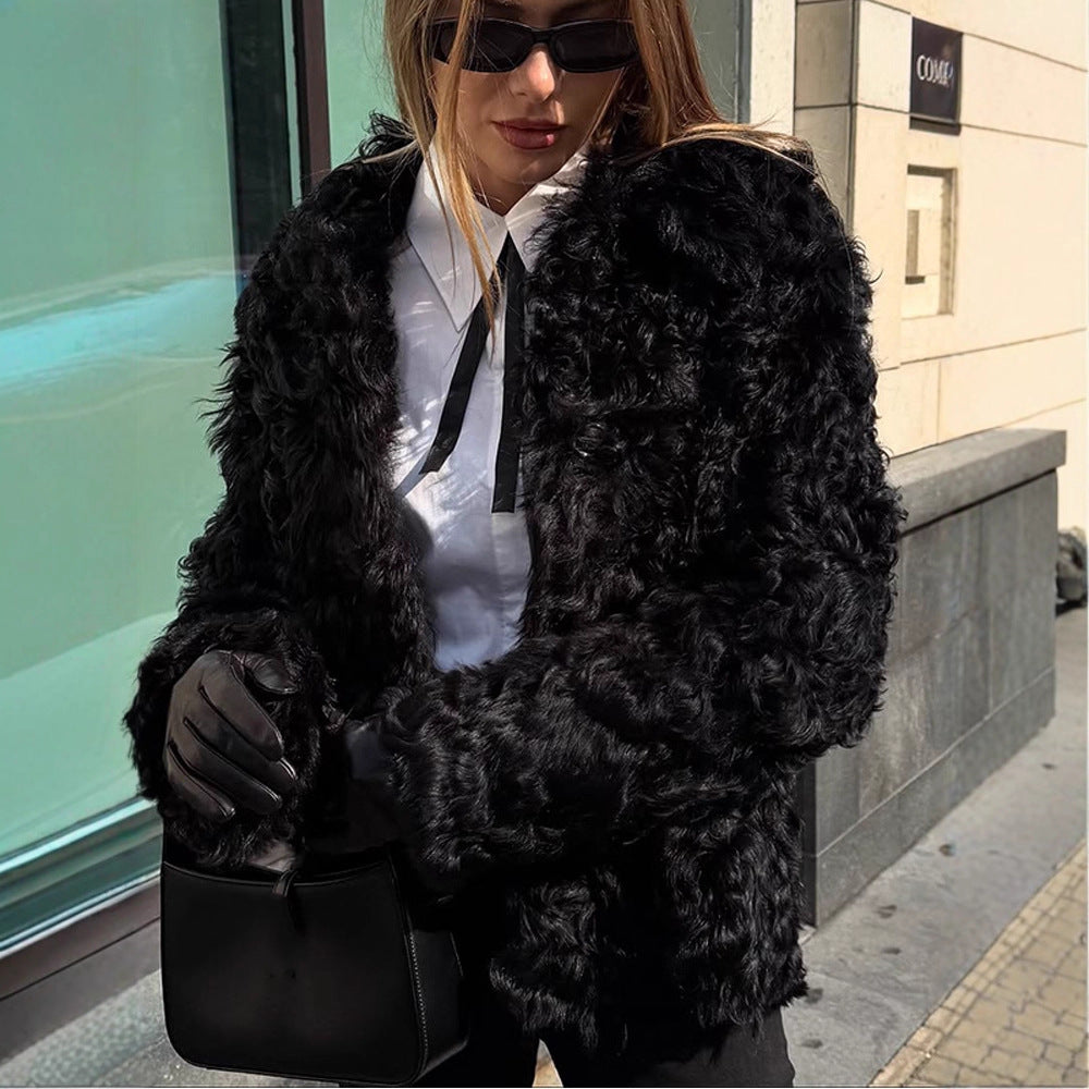 Damen Boxy-Kurzmantel aus gewelltem Faux-Fur mit strukturierter Wellenoptik und offener Front Drune