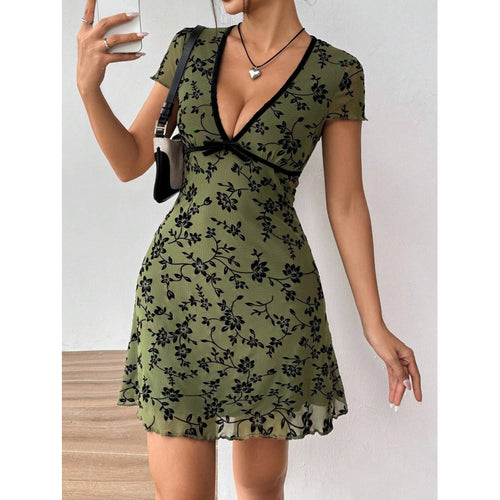 Damen Sommerliches Blumenkleid mit tiefem V-Ausschnitt und schwingendem Saum Drune